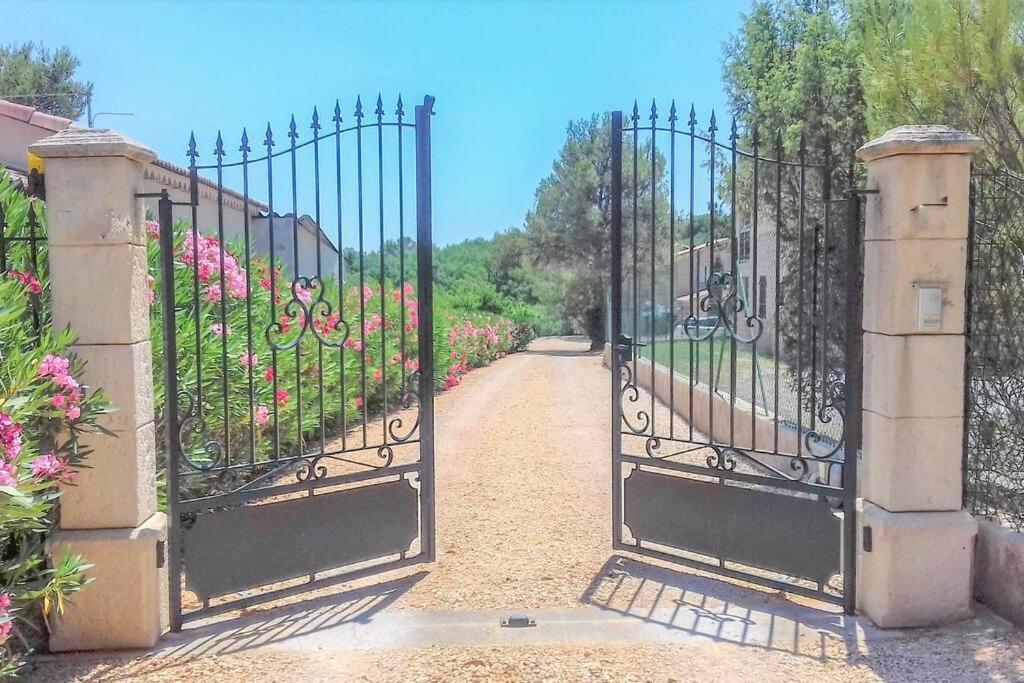 Anduze Gite Les Pins Au "Petit Clos Des Cigales" Massillargues-Attuech 외부 사진